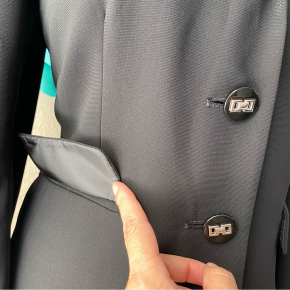 Jones Studio Separates Black Single Breasted Three Button Blazer/Jacket
Size 12 - Picture 6 of 10